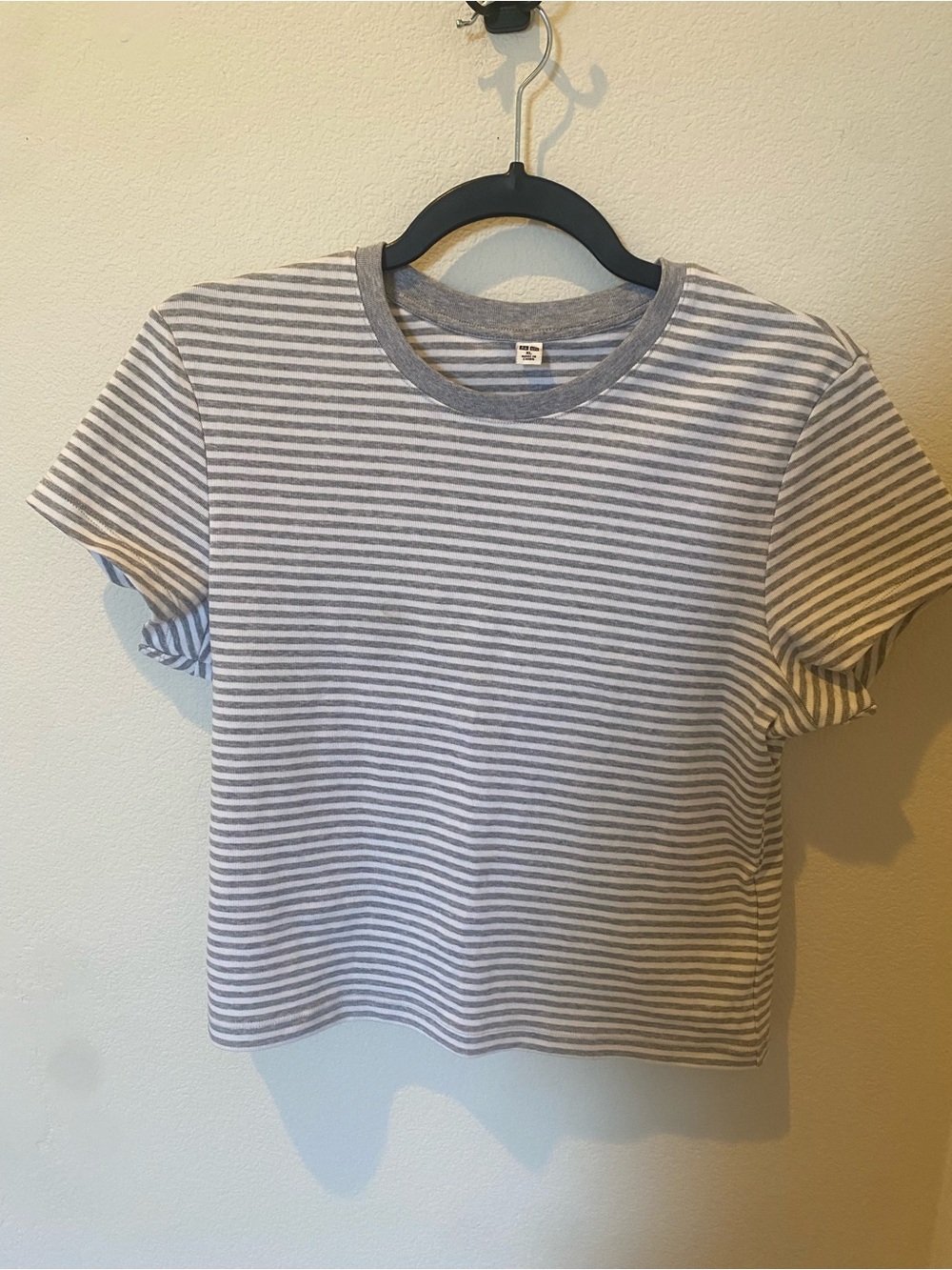 Uniqlo Gray & White Striped Short-Sleeve Tee